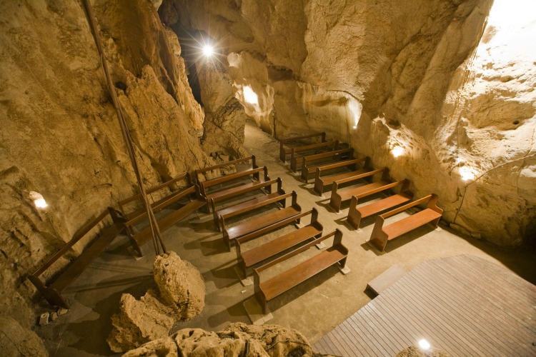 capricorn caves