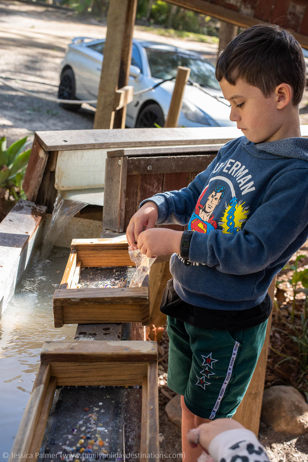 thunderegg fossicking crystal panning thunderbird park