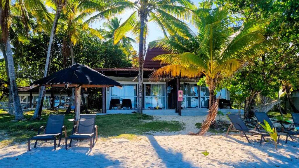 Treasure Island Fiji - Beachfront Bure